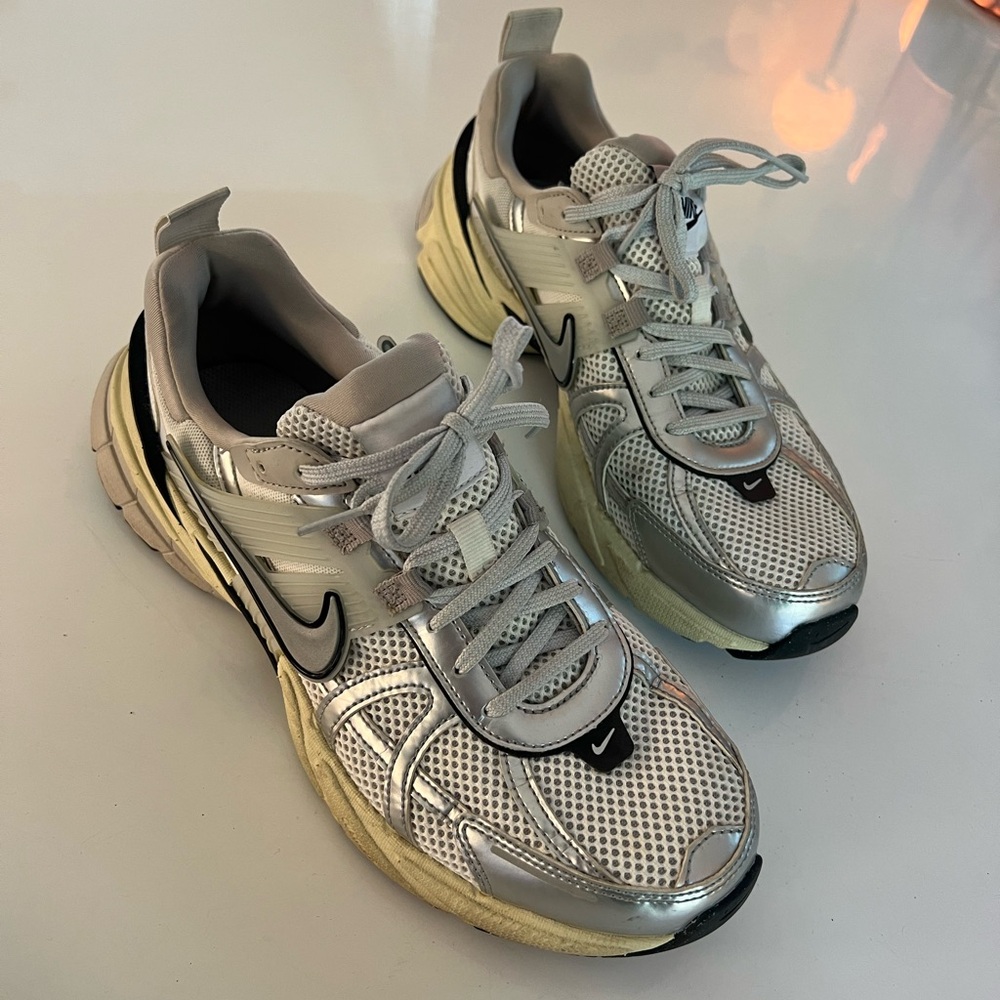Nike V2K Run Sneaker - Size 10 Women’s